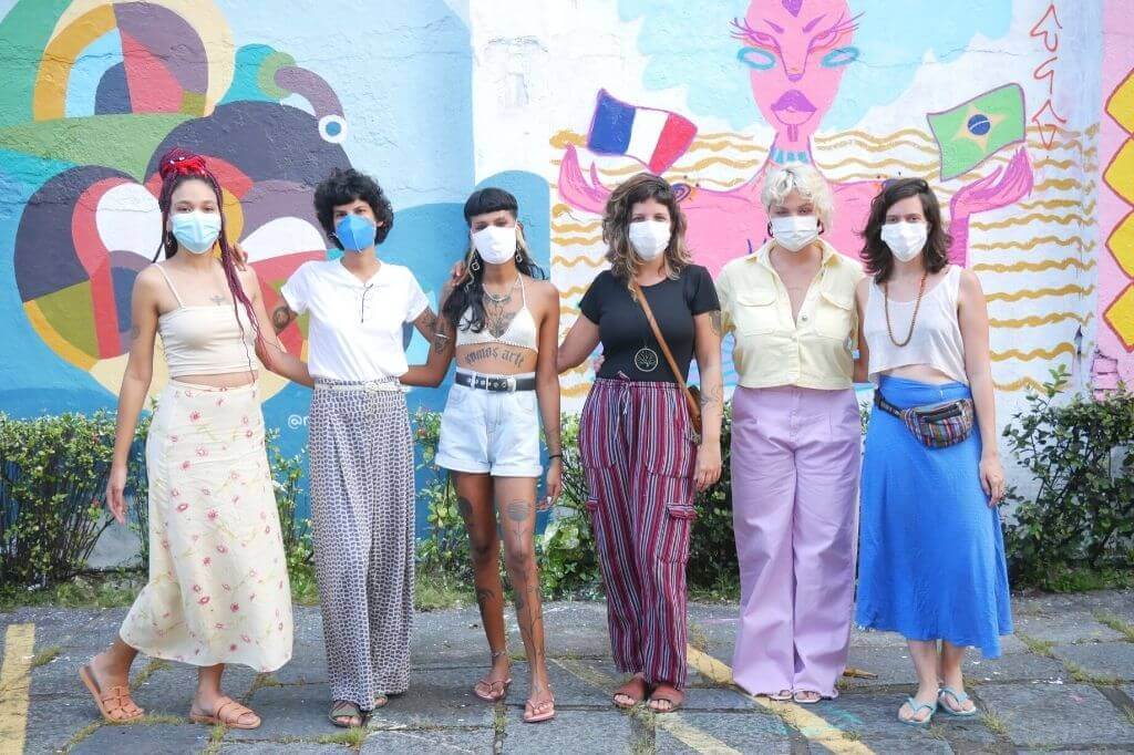 Artistas mulheres posam para foto na Aliança Francesa Recife